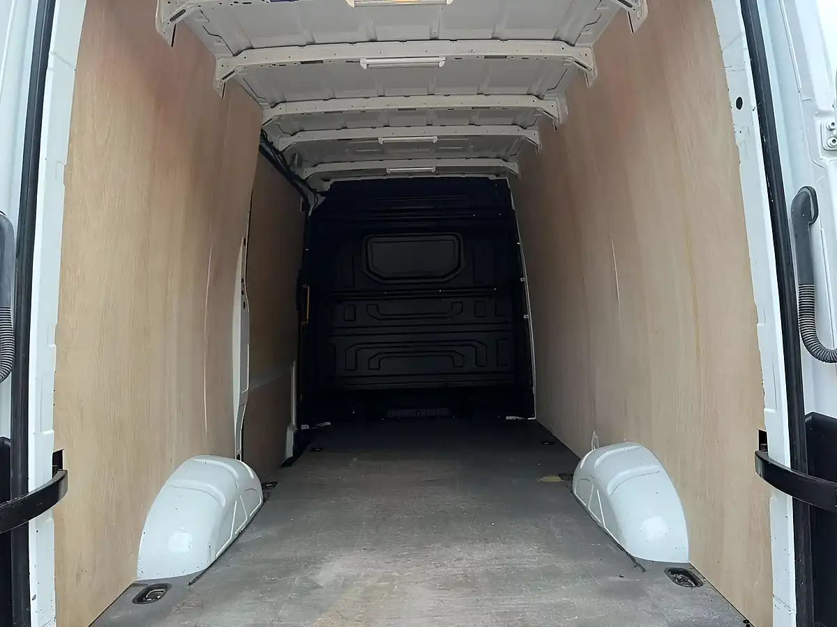 Used 2020 Volkswagen Crafter Trendline White - Interior and Exterior details 10