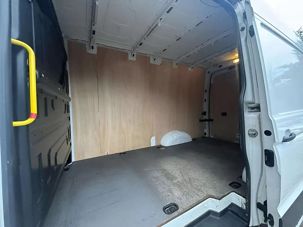 Used 2020 Volkswagen Crafter Trendline White - Interior and Exterior details 11