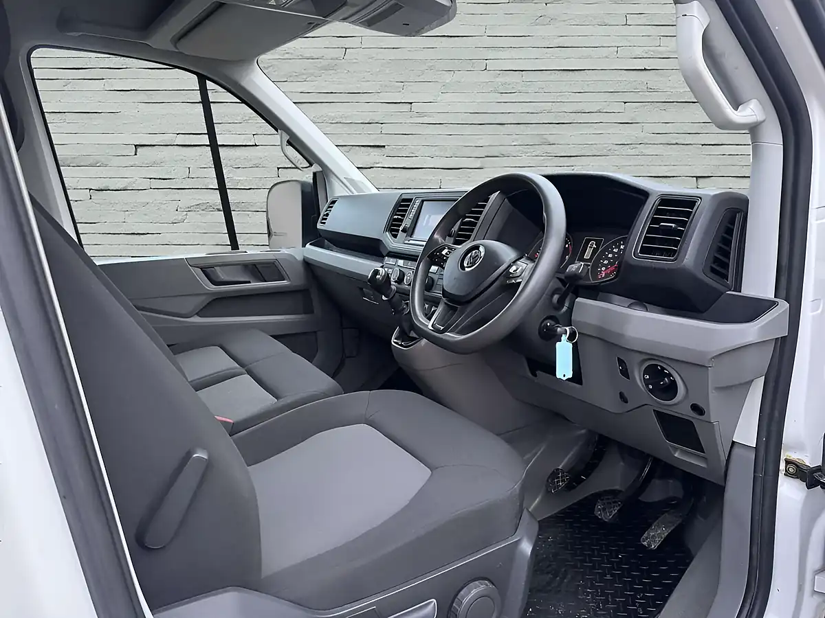 Used 2020 Volkswagen Crafter Trendline White - Interior and Exterior details 16
