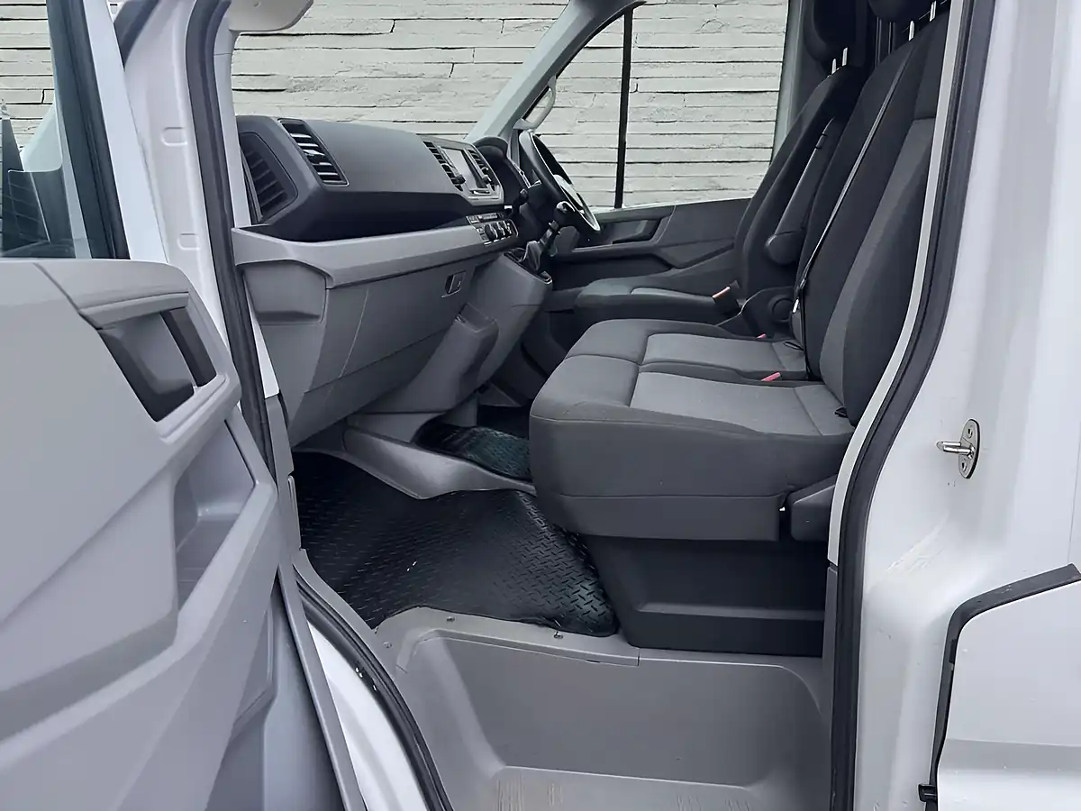 Used 2020 Volkswagen Crafter Trendline White - Interior and Exterior details 19