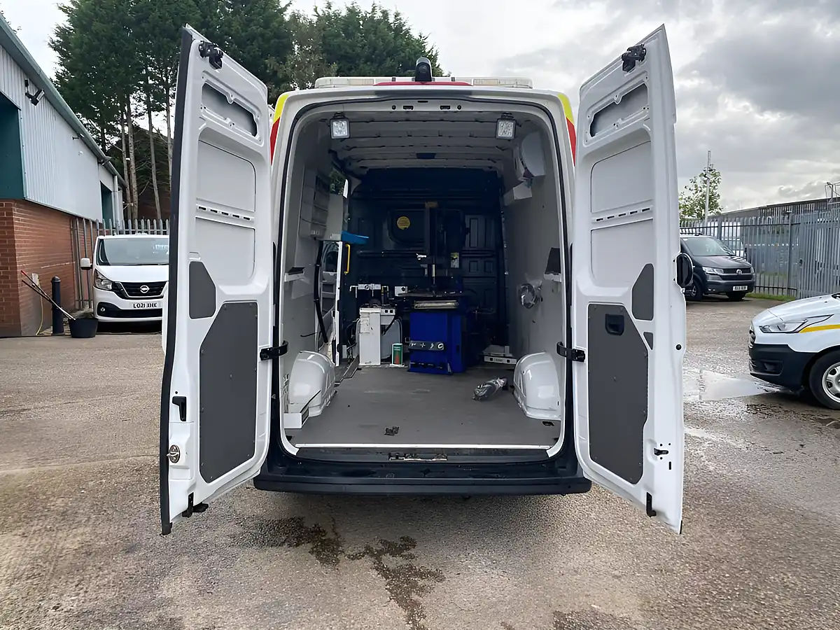 Used 2020 Volkswagen Crafter Trendline White - Interior and Exterior details 12