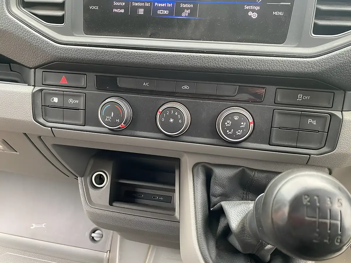 Used 2020 Volkswagen Crafter Trendline White - Interior and Exterior details 17