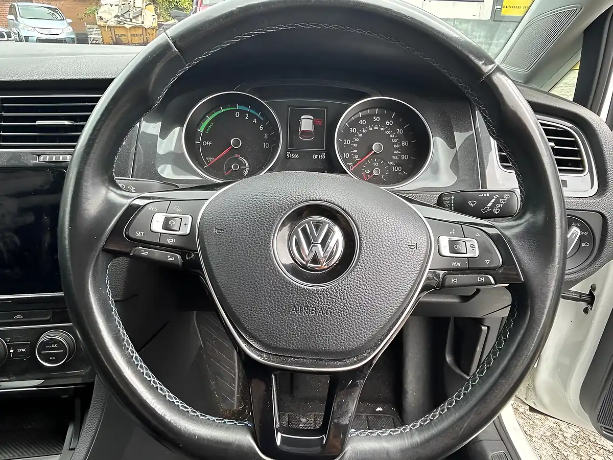 Used 2020 Volkswagen E-Golf Auto 5dr White - Interior and Exterior details 10