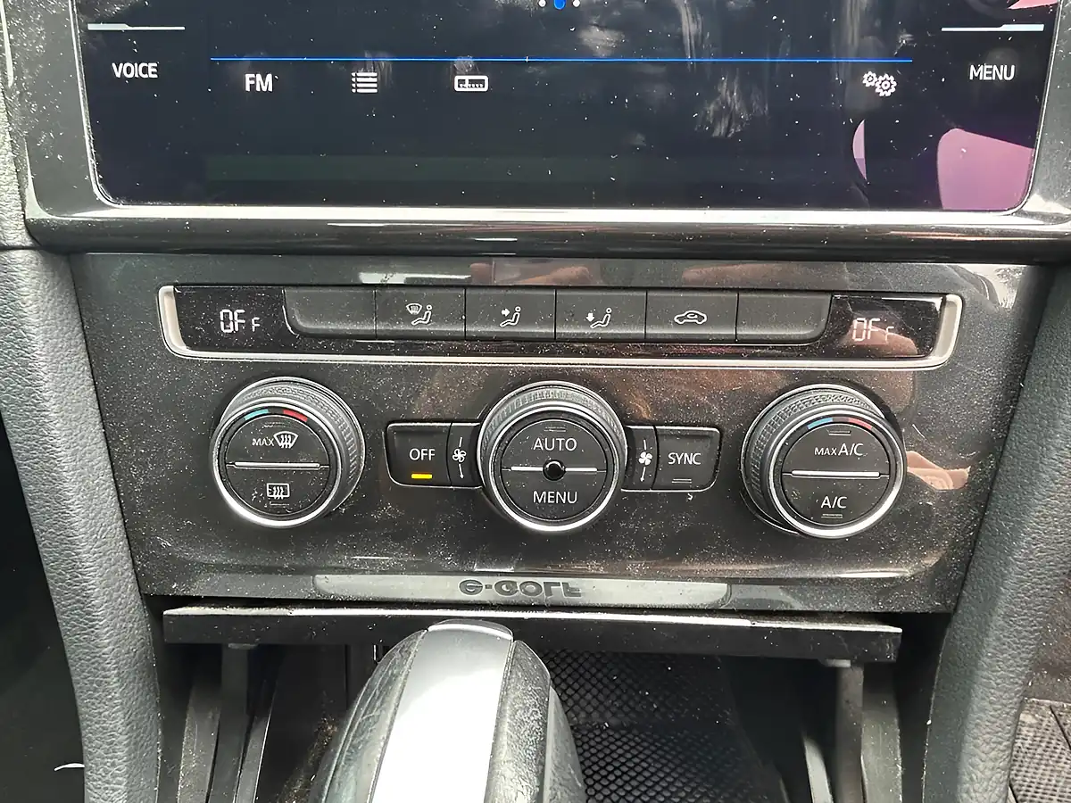 Used 2020 Volkswagen E-Golf Auto 5dr White - Interior and Exterior details 14