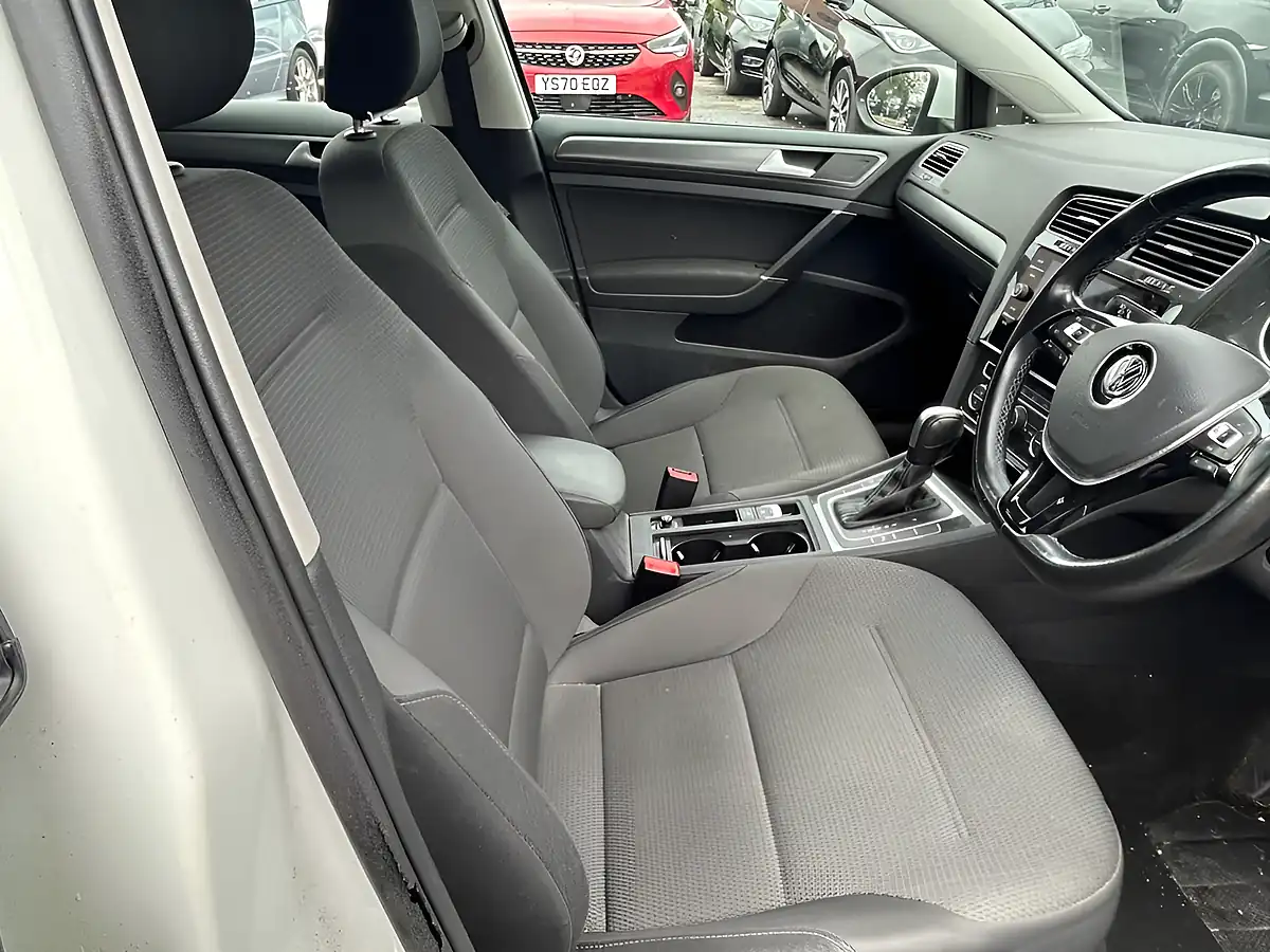 Used 2020 Volkswagen E-Golf Auto 5dr White - Interior and Exterior details 9