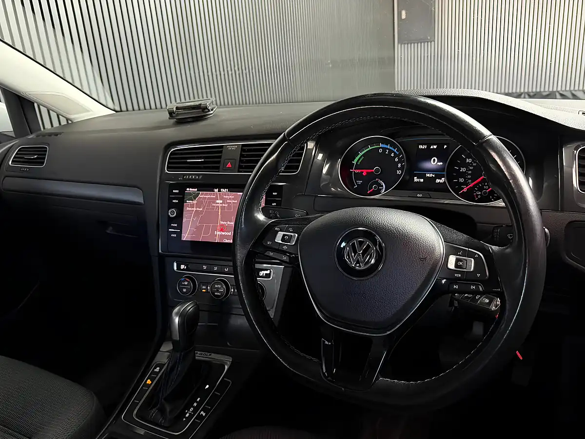 Used 2020 Volkswagen E-Golf Auto 5dr White - Interior and Exterior details 18