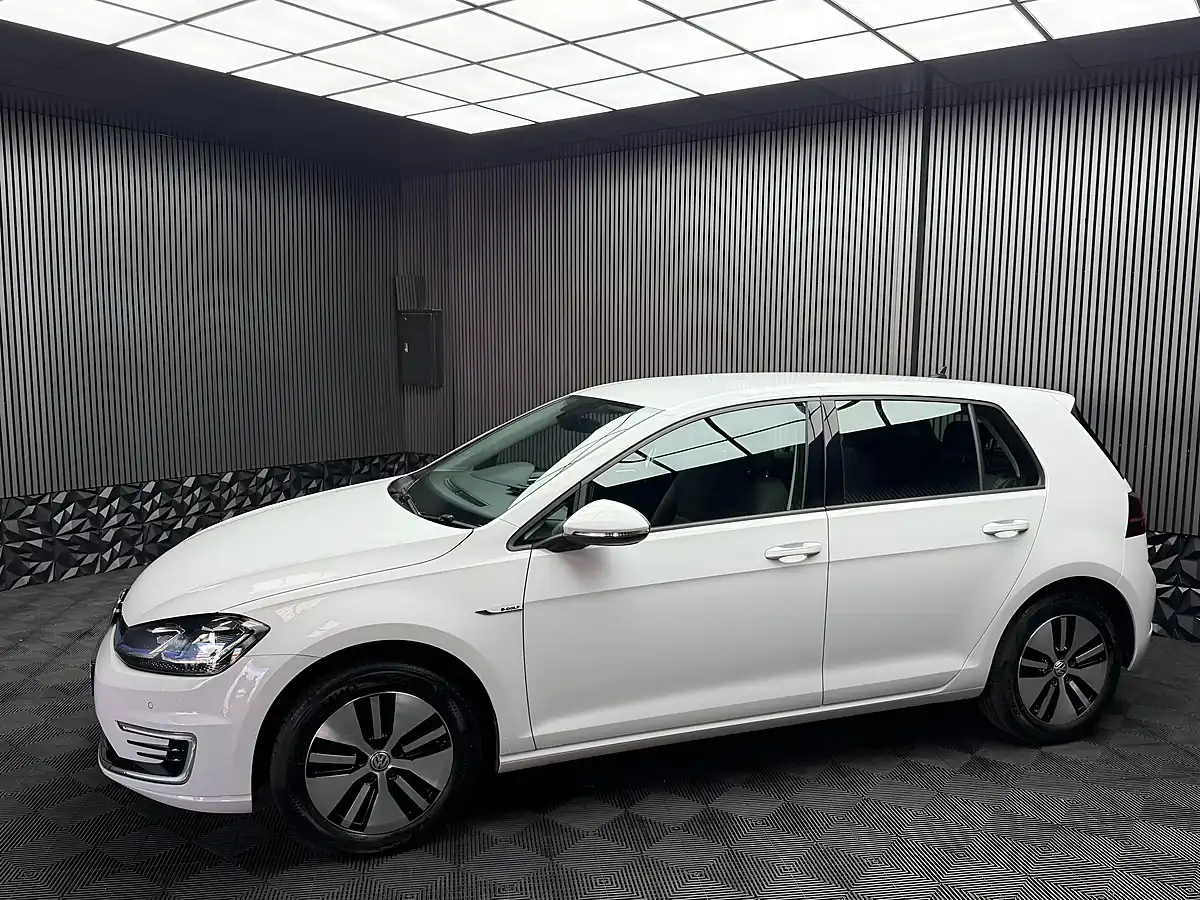 Used 2020 Volkswagen E-Golf Auto 5dr White - Interior and Exterior details 9
