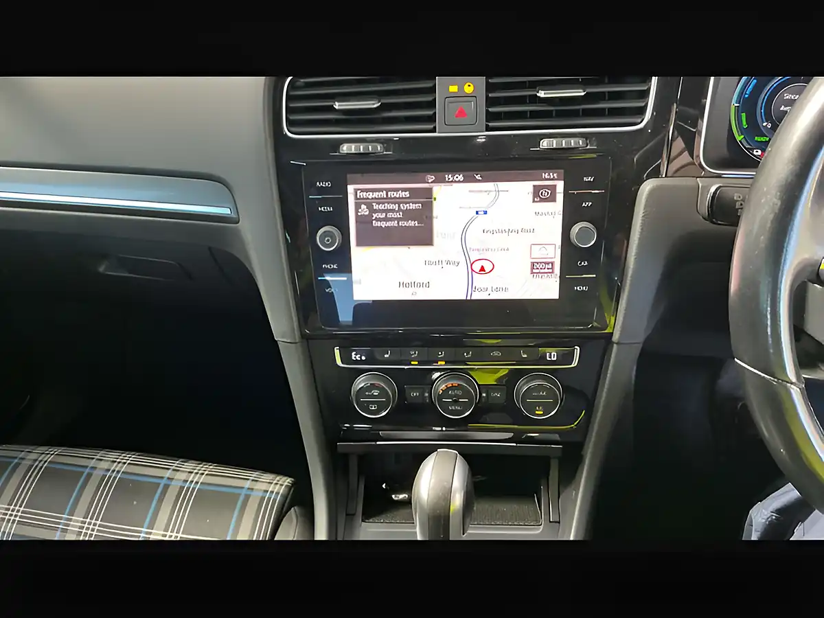Used 2020 Volkswagen Golf Advance Atlantic Blue - Interior and Exterior details 17