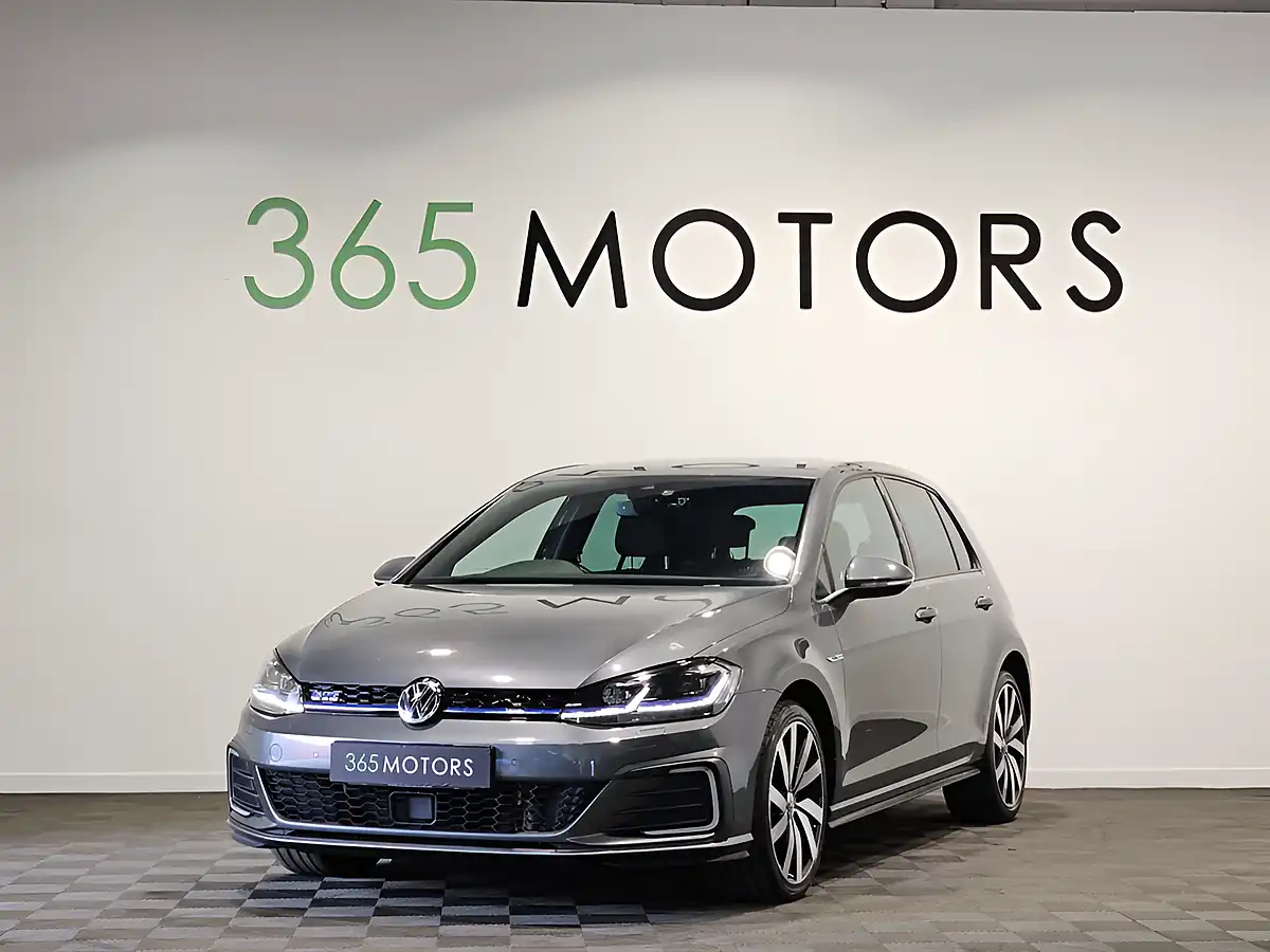 Used 2020 Volkswagen Golf Advance Indium Grey - Front View