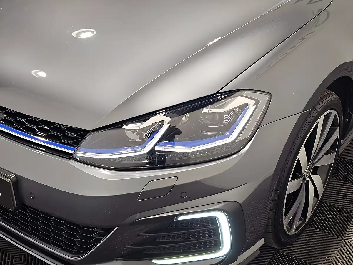 Used 2020 Volkswagen Golf Advance Indium Grey - Interior and Exterior details 17