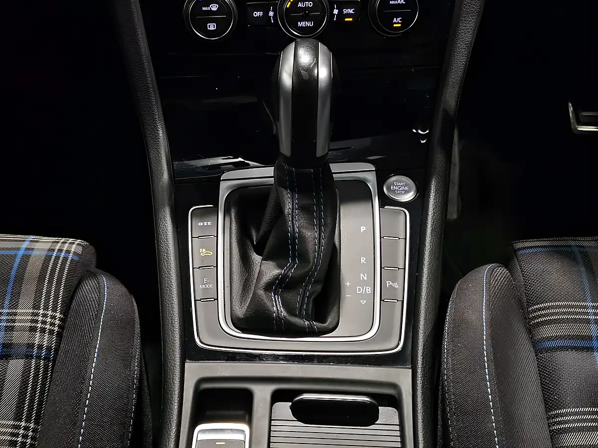 Used 2020 Volkswagen Golf Advance Indium Grey - Interior and Exterior details 18