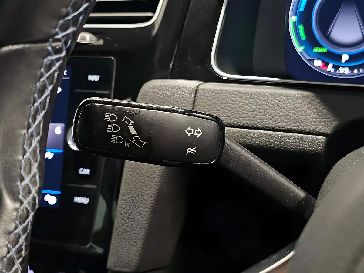 Used 2020 Volkswagen Golf Advance Indium Grey - Interior and Exterior details 20