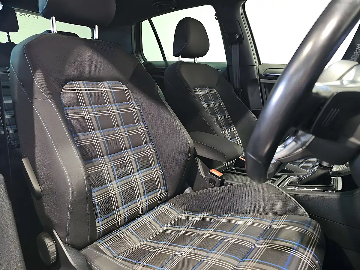 Used 2020 Volkswagen Golf Advance Indium Grey - Interior and Exterior details 7