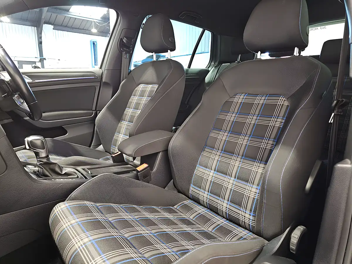 Used 2020 Volkswagen Golf Advance Indium Grey - Interior and Exterior details 9
