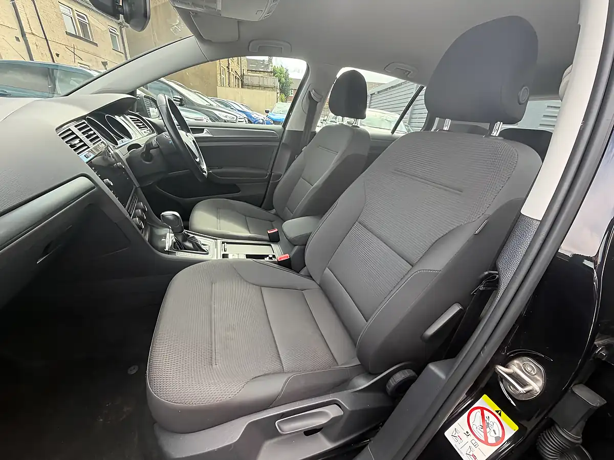 Used 2020 Volkswagen Golf E-Golf Black - Interior and Exterior details 12
