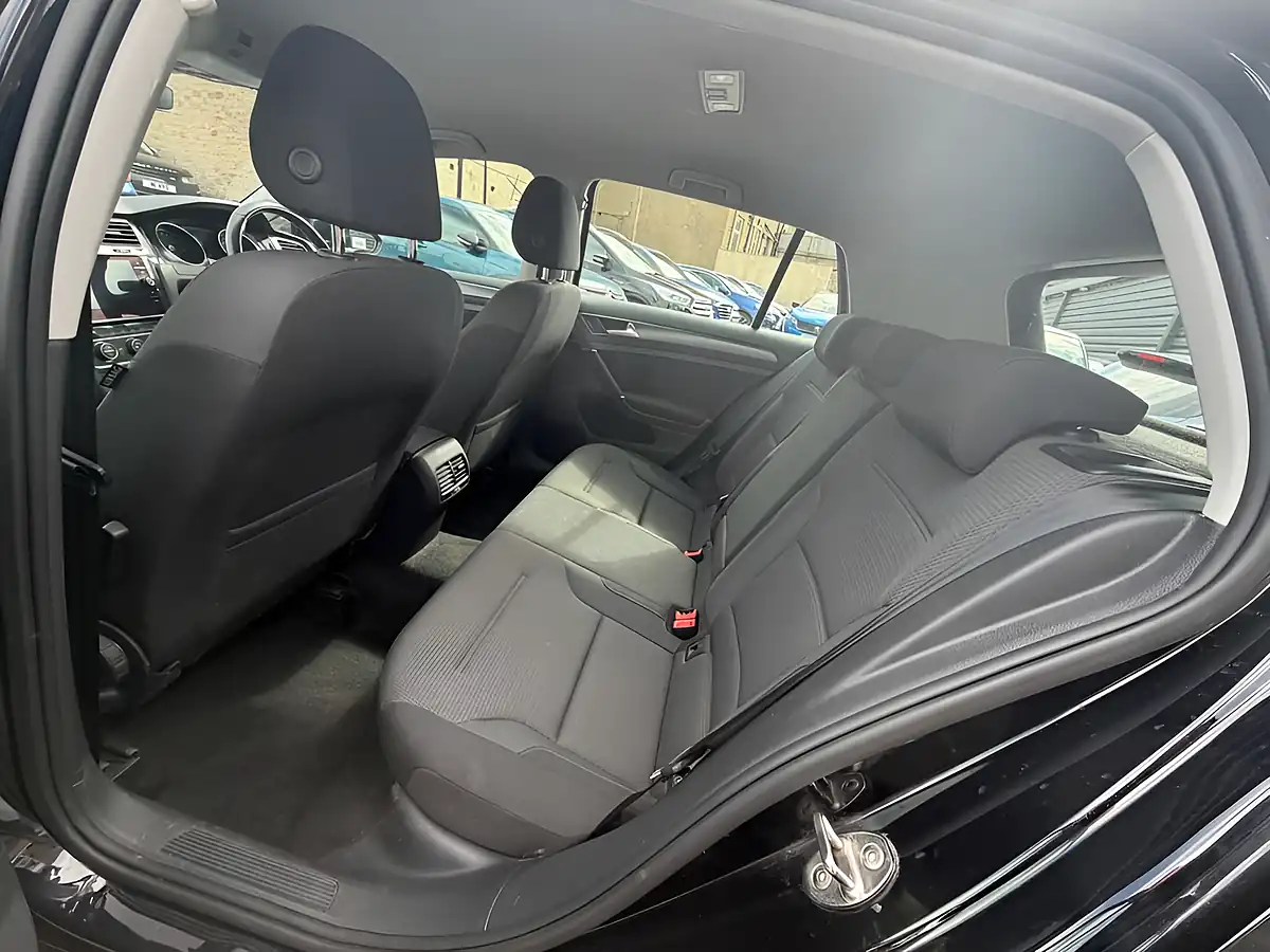 Used 2020 Volkswagen Golf E-Golf Black - Interior and Exterior details 8