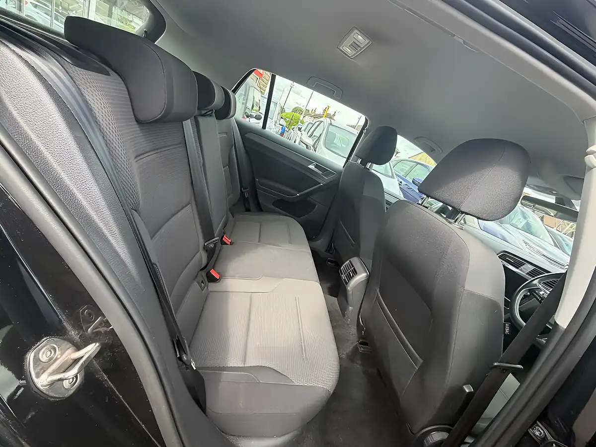 Used 2020 Volkswagen Golf E-Golf Black - Interior and Exterior details 9