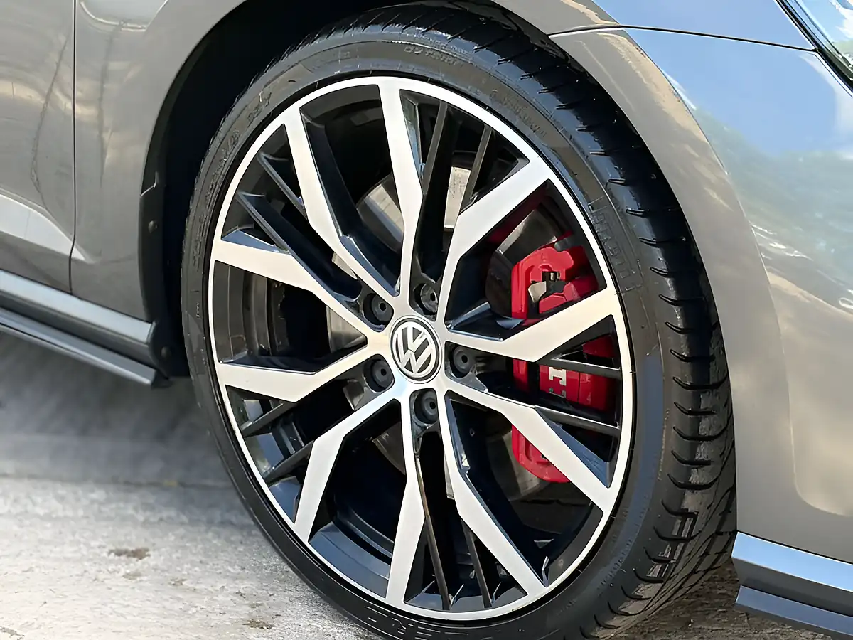 Used 2020 Volkswagen Golf GTI Performance Indium Grey - Interior and Exterior details 5