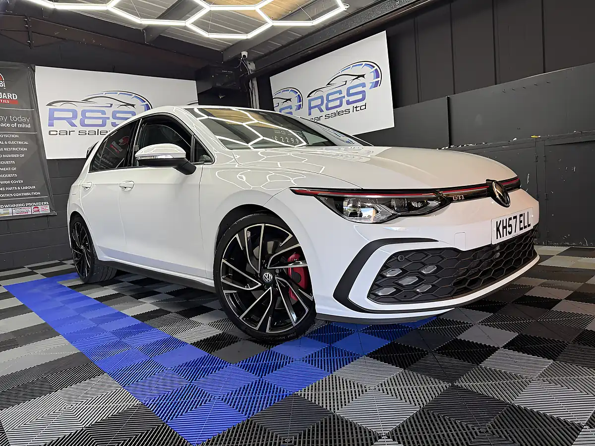 Used 2020 Volkswagen Golf GTI White - Front View