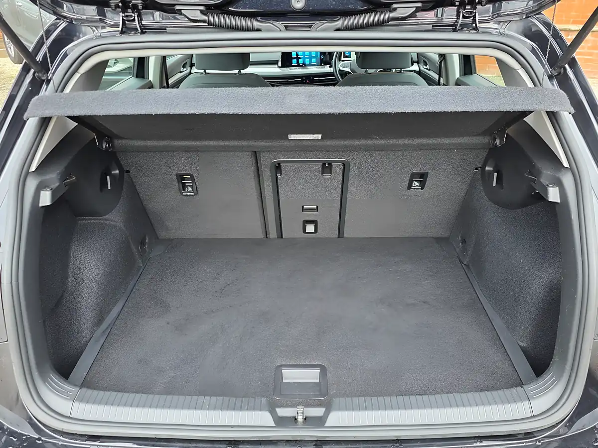 Used 2020 Volkswagen Golf Life Black - Interior and Exterior details 20