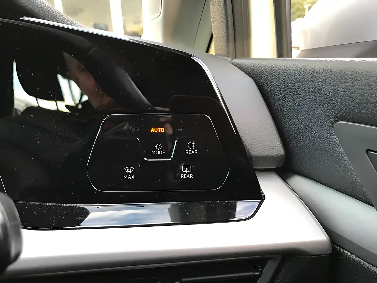Used 2020 Volkswagen Golf Life Reflex Silver - Interior and Exterior details 13