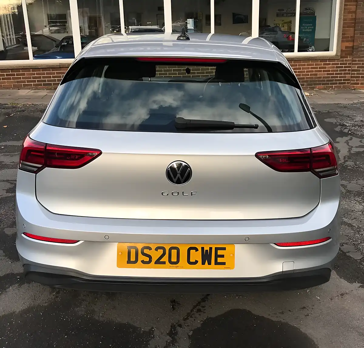 Used 2020 Volkswagen Golf Life Reflex Silver - Interior and Exterior details 16