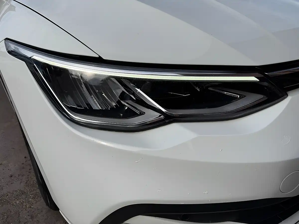 Used 2020 Volkswagen Golf Life White - Interior and Exterior details 5