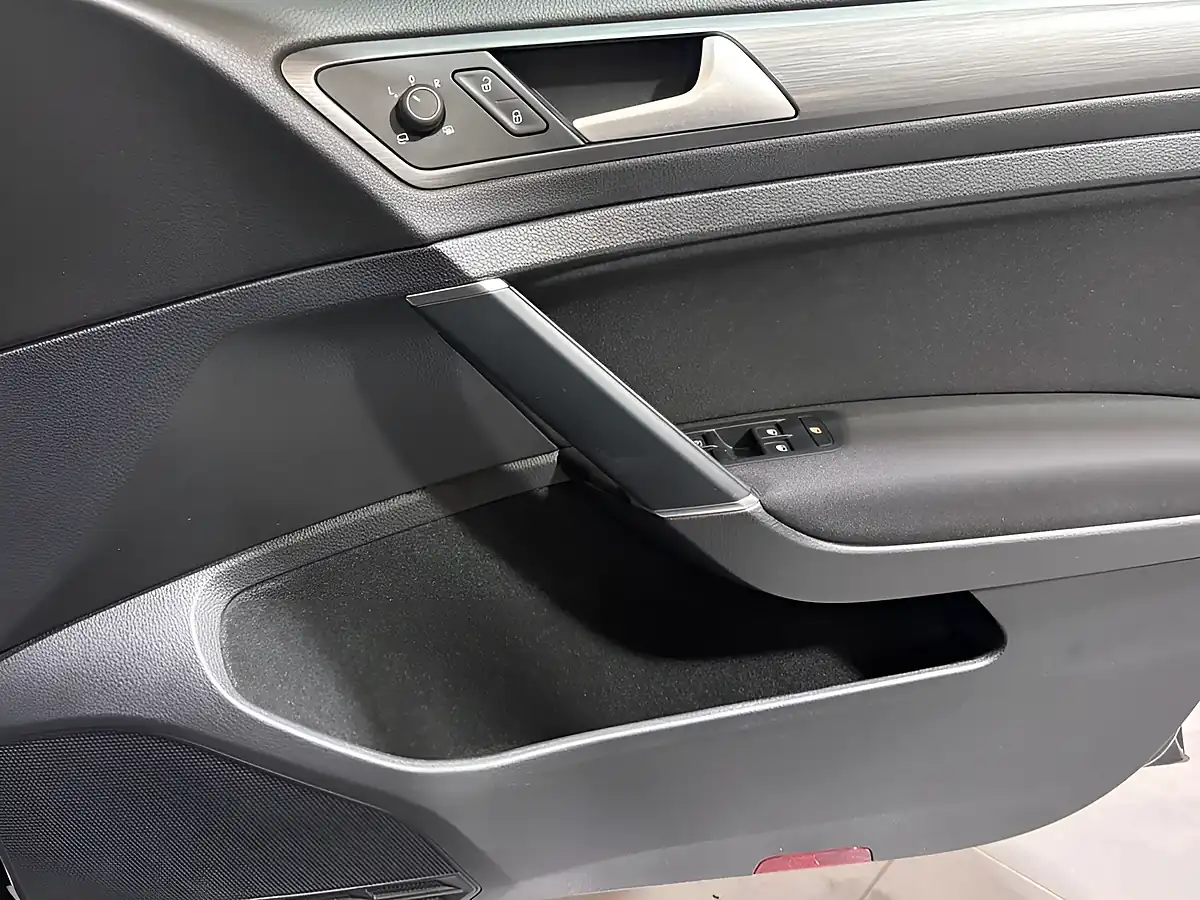 Used 2020 Volkswagen Golf Match Black - Interior and Exterior details 10