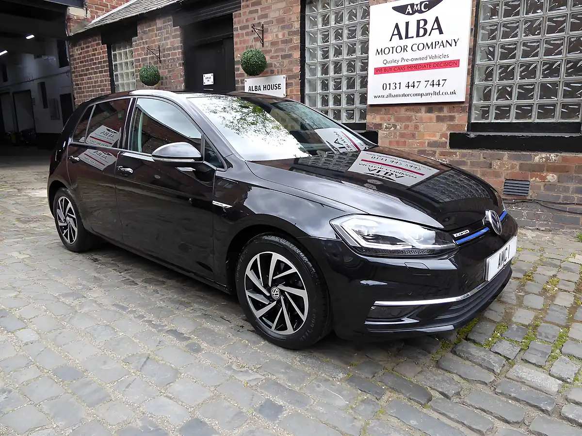 Used 2020 Volkswagen Golf Match Black - Front View