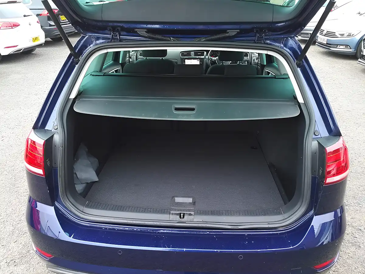 Used 2020 Volkswagen Golf Match Edition Blue - Interior and Exterior details 18