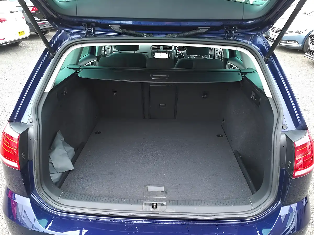 Used 2020 Volkswagen Golf Match Edition Blue - Interior and Exterior details 19