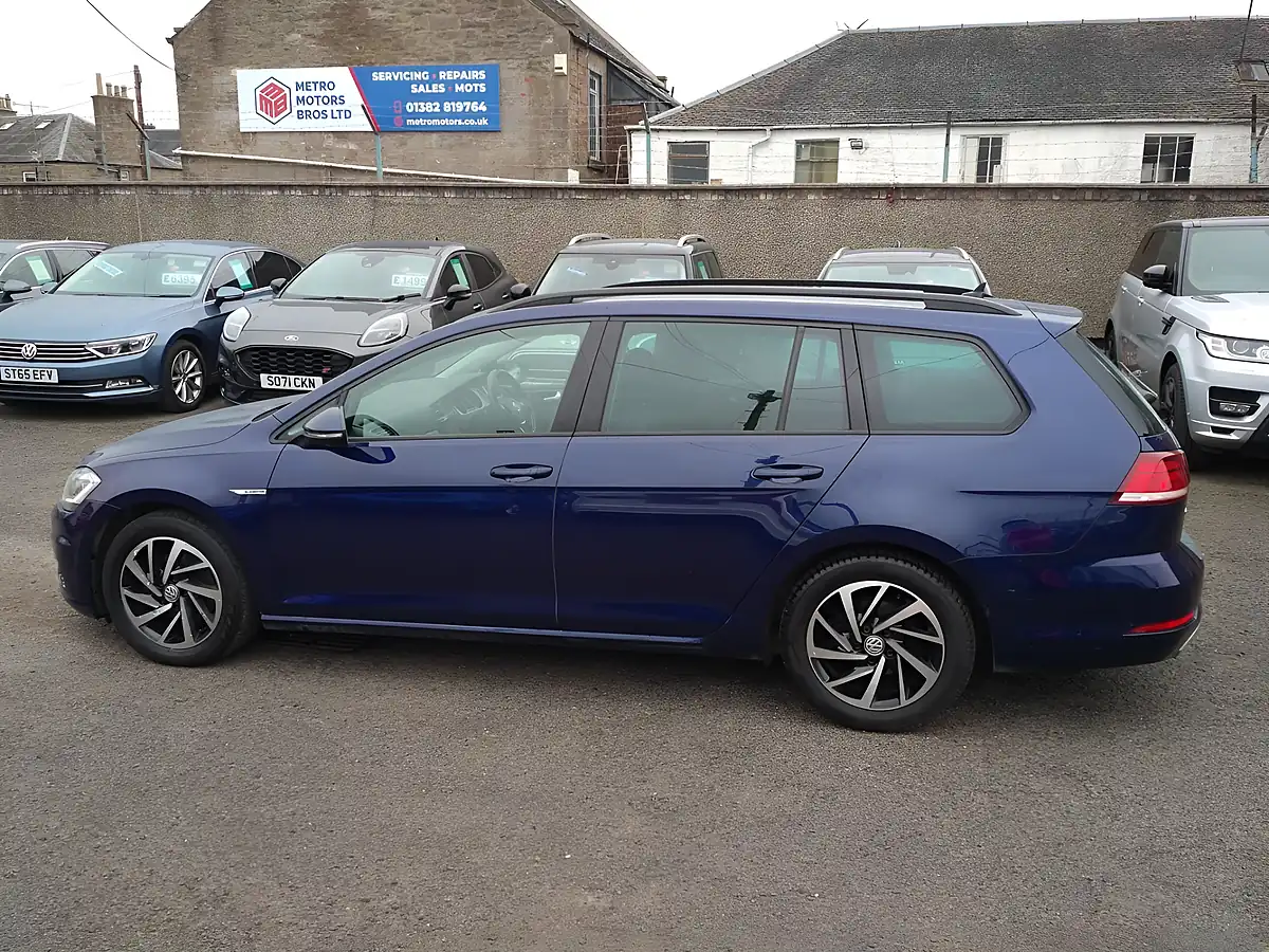 Used 2020 Volkswagen Golf Match Edition Blue - Interior and Exterior details 4