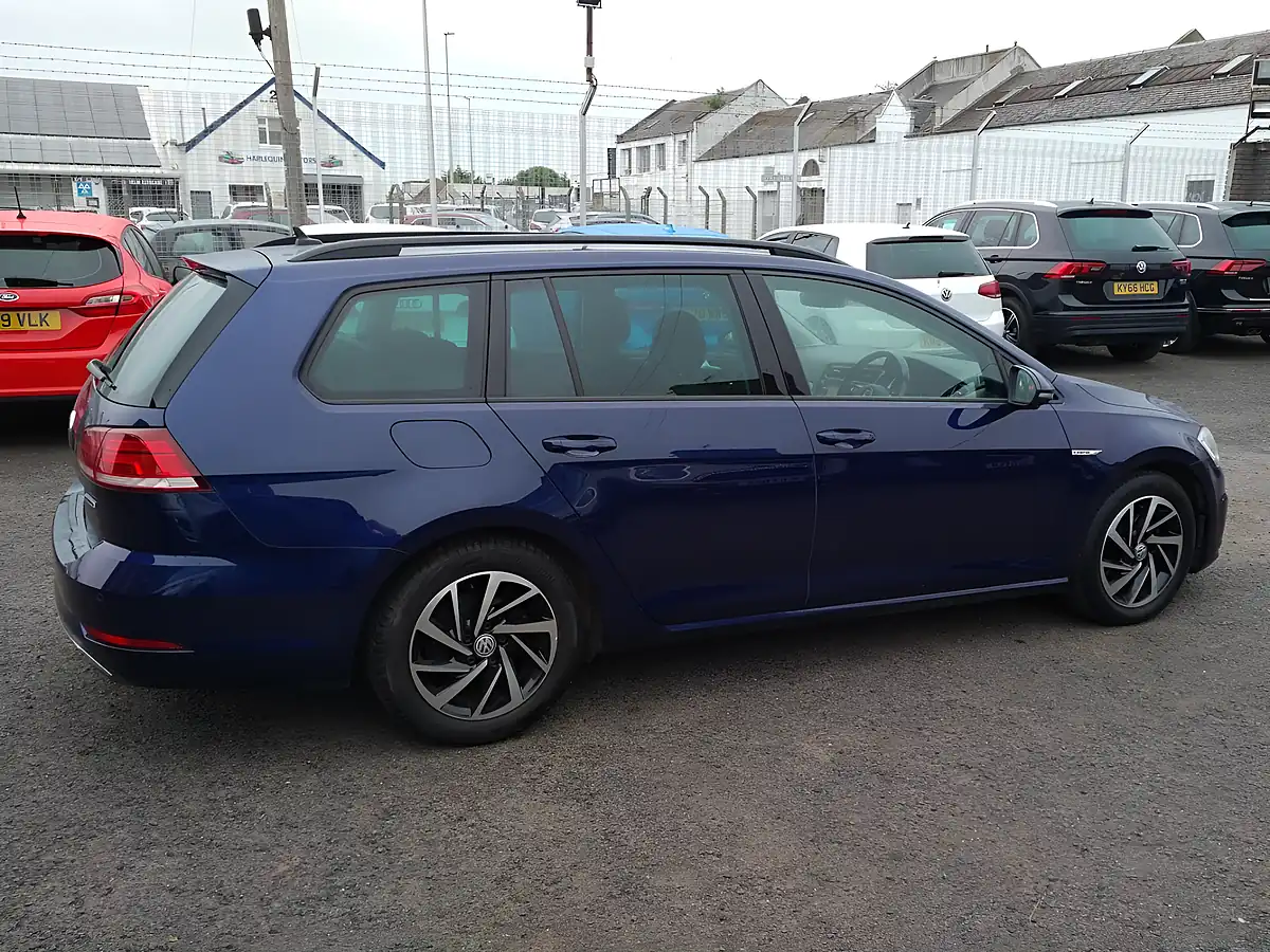 Used 2020 Volkswagen Golf Match Edition Blue - Interior and Exterior details 8
