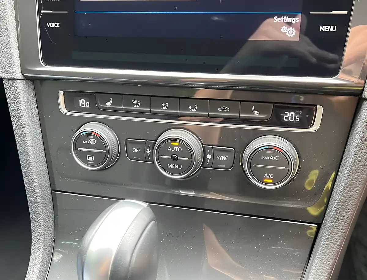 Used 2020 Volkswagen Golf Match Edition Blue - Interior and Exterior details 17