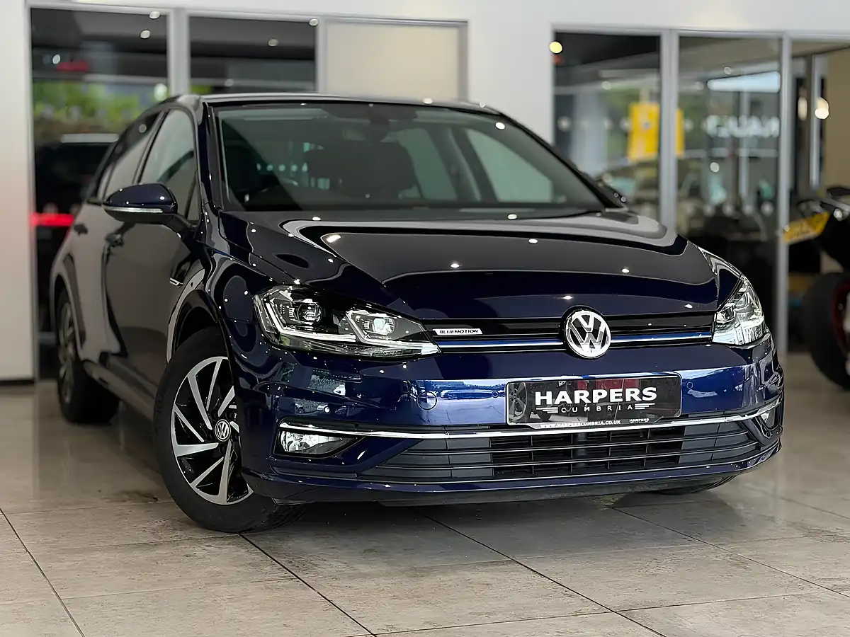 Used 2020 Volkswagen Golf Match Edition Blue - Front View