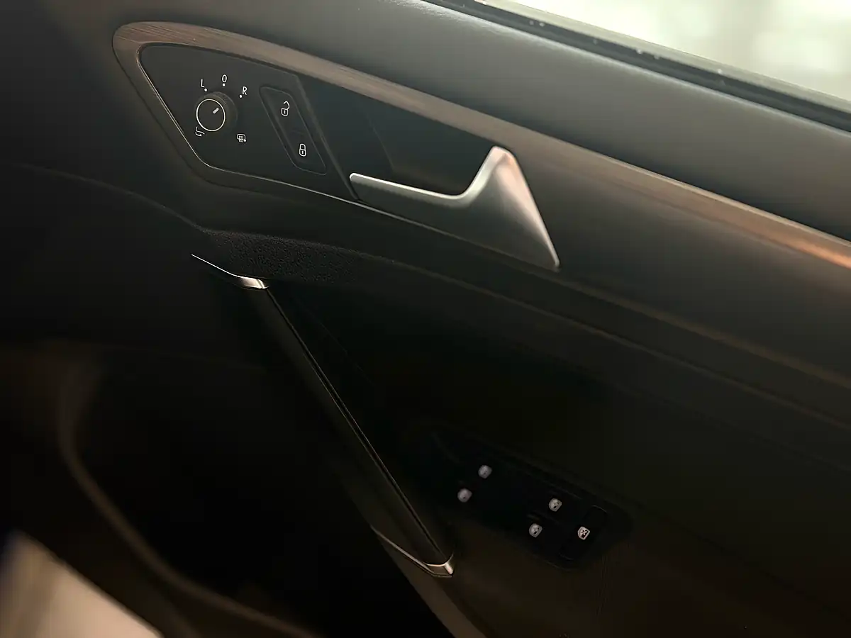 Used 2020 Volkswagen Golf Match Edition Blue - Interior and Exterior details 13