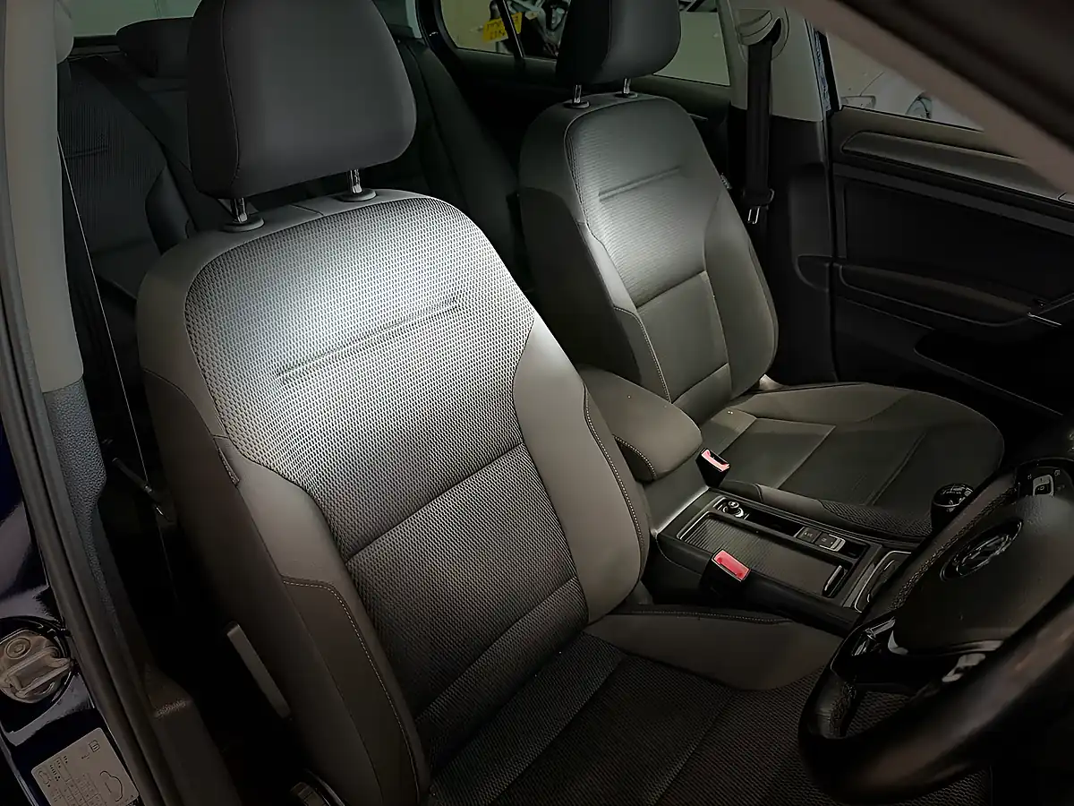Used 2020 Volkswagen Golf Match Edition Blue - Interior and Exterior details 17