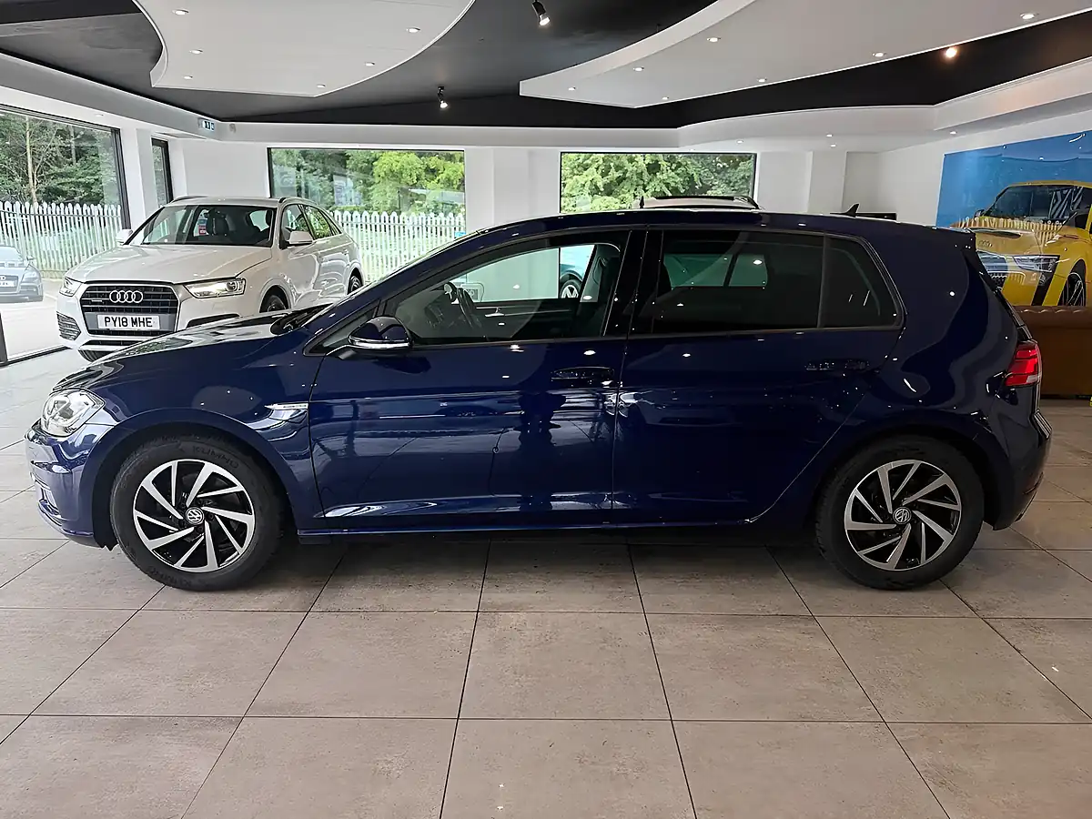 Used 2020 Volkswagen Golf Match Edition Blue - Interior and Exterior details 5