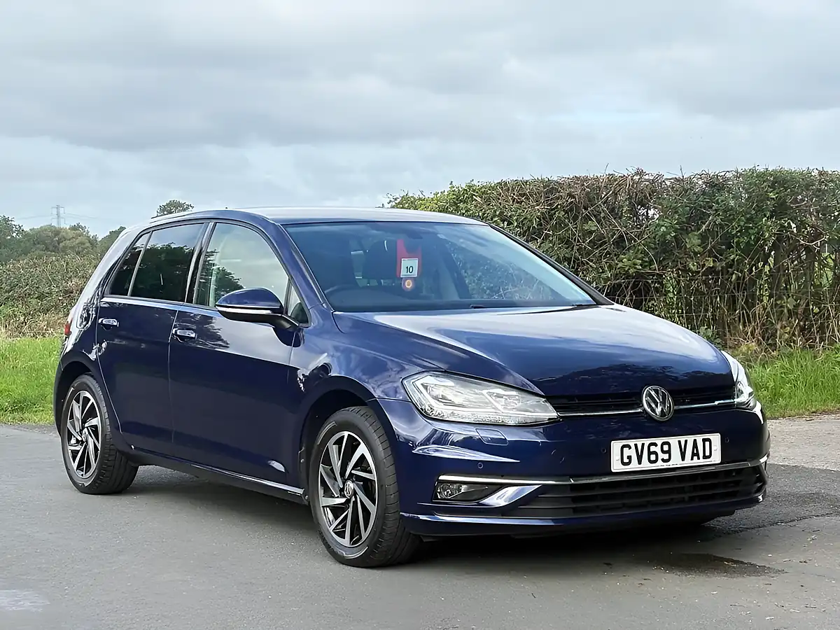 Used 2020 Volkswagen Golf Match Edition Blue - Front View