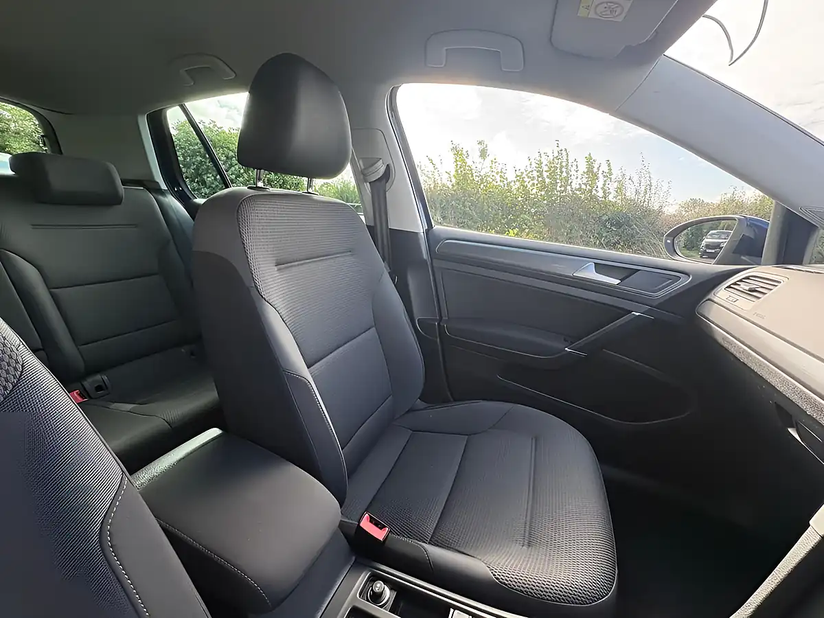Used 2020 Volkswagen Golf Match Edition Blue - Interior and Exterior details 10