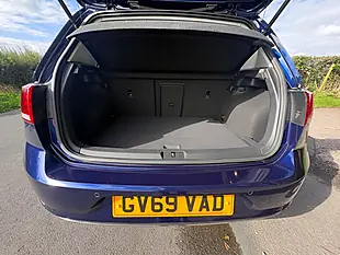 Used 2020 Volkswagen Golf Match Edition Blue - Interior and Exterior details 17