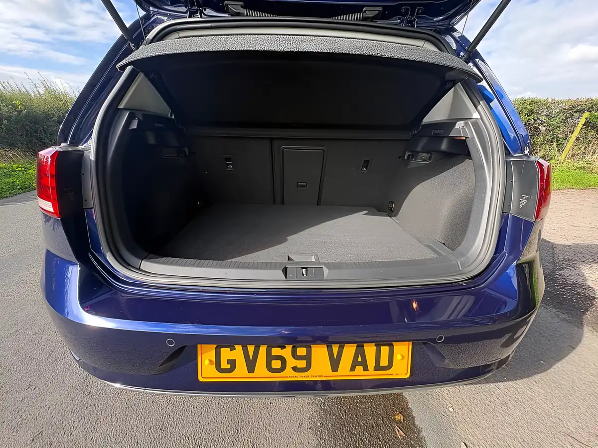 Used 2020 Volkswagen Golf Match Edition Blue - Interior and Exterior details 17