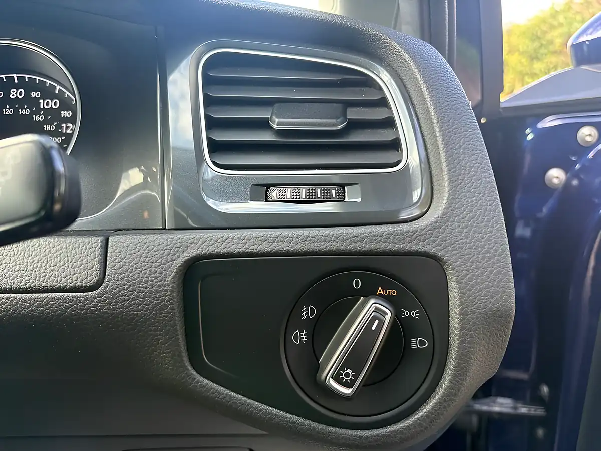 Used 2020 Volkswagen Golf Match Edition Blue - Interior and Exterior details 18