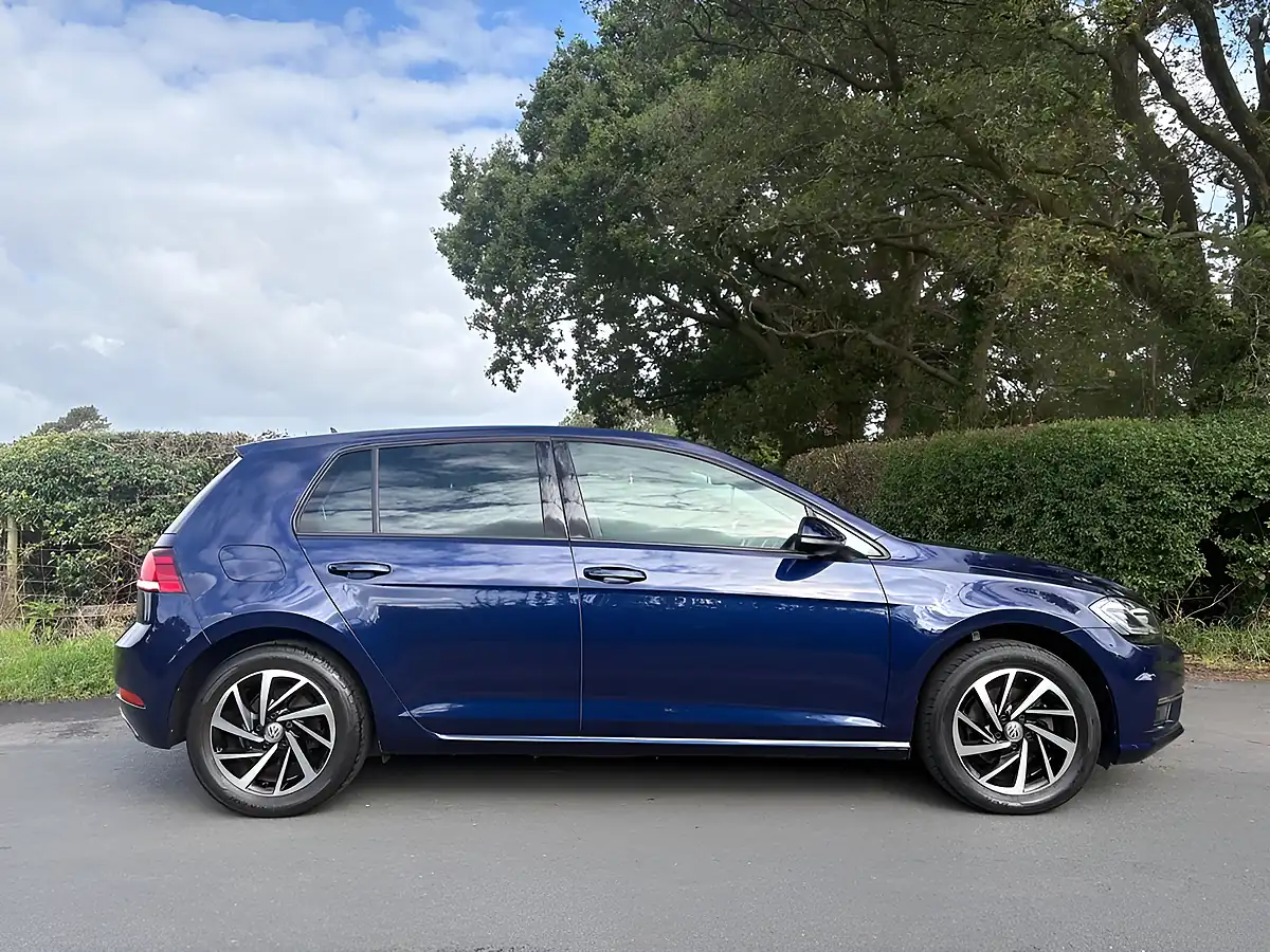 Used 2020 Volkswagen Golf Match Edition Blue - Interior and Exterior details 5