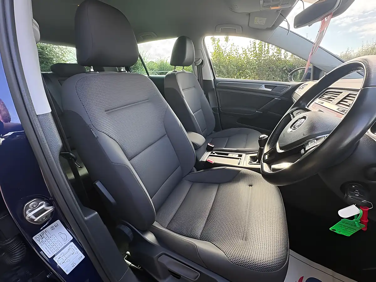 Used 2020 Volkswagen Golf Match Edition Blue - Interior and Exterior details 9
