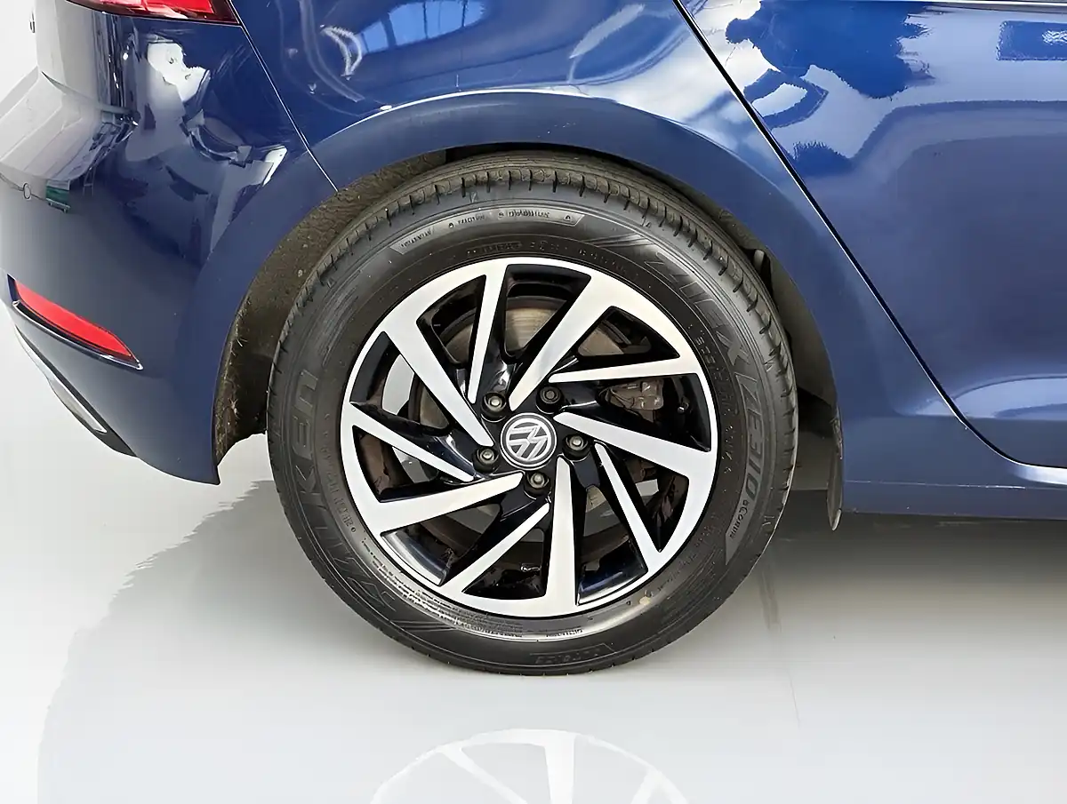 Used 2020 Volkswagen Golf Match Edition Blue - Interior and Exterior details 17