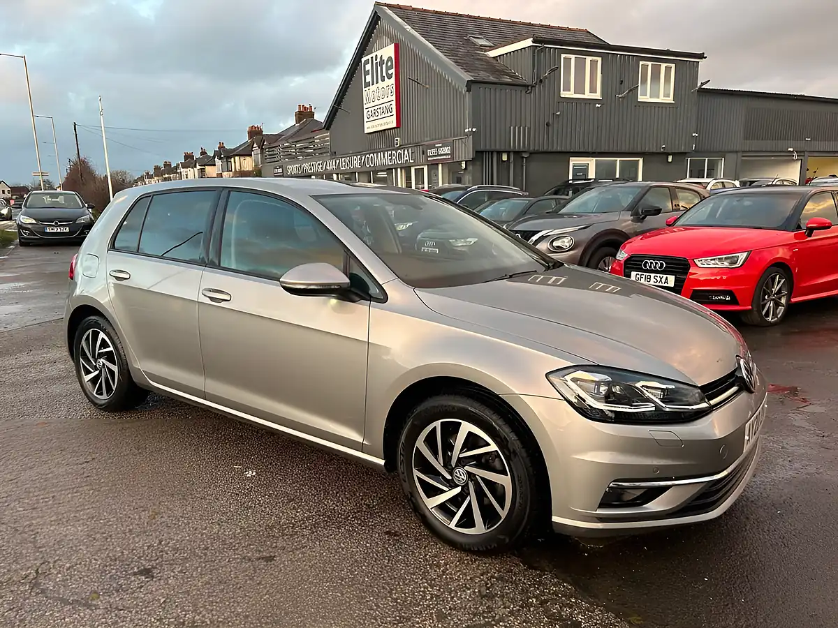 Used 2020 Volkswagen Golf Match Edition Silver - Front View