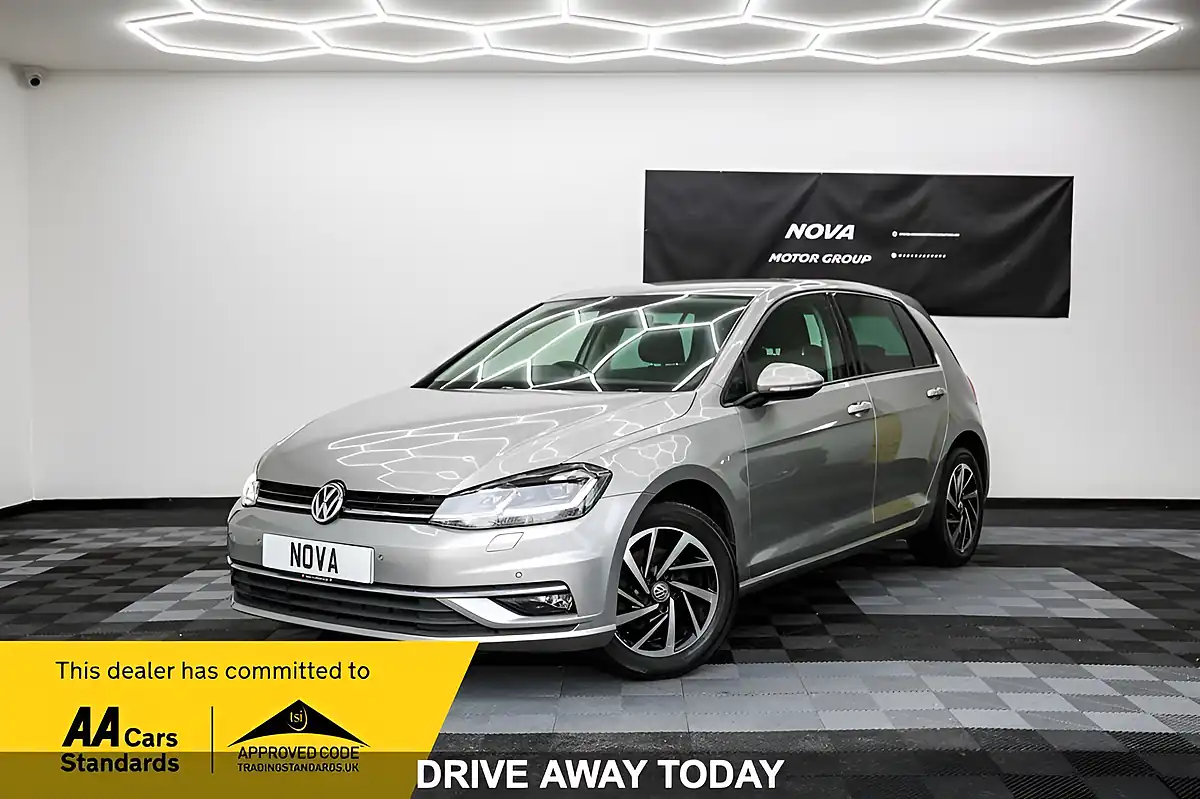 Used 2020 Volkswagen Golf Match Edition Silver - Front View