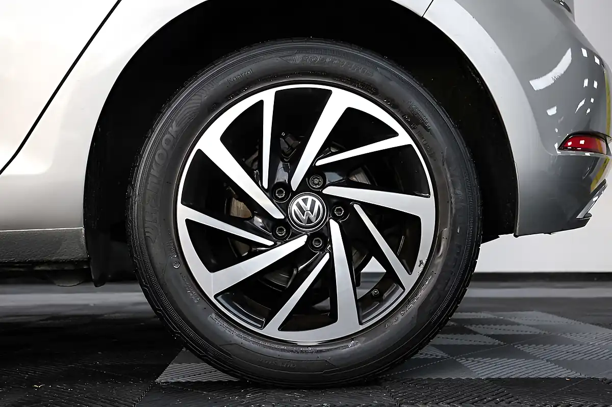 Used 2020 Volkswagen Golf Match Edition Silver - Interior and Exterior details 15