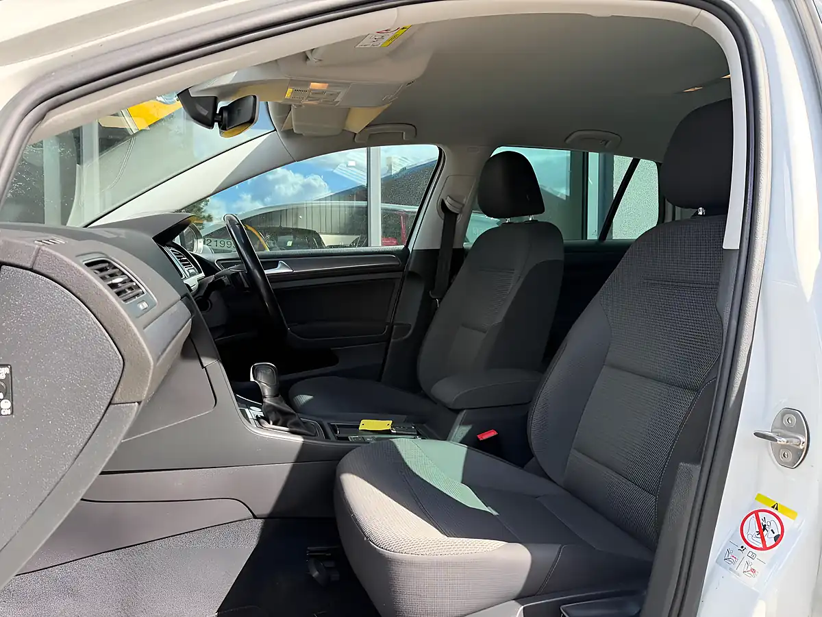 Used 2020 Volkswagen Golf Match Edition White - Interior and Exterior details 4